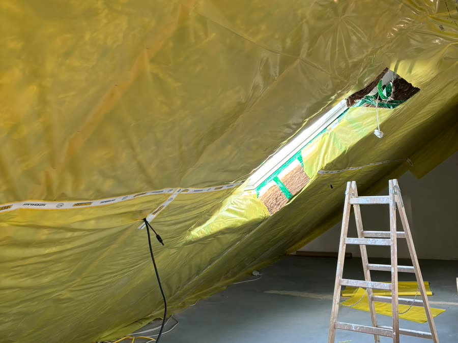 Dämmung und Dampfbremse im Dachgeschoss während der Sanierung