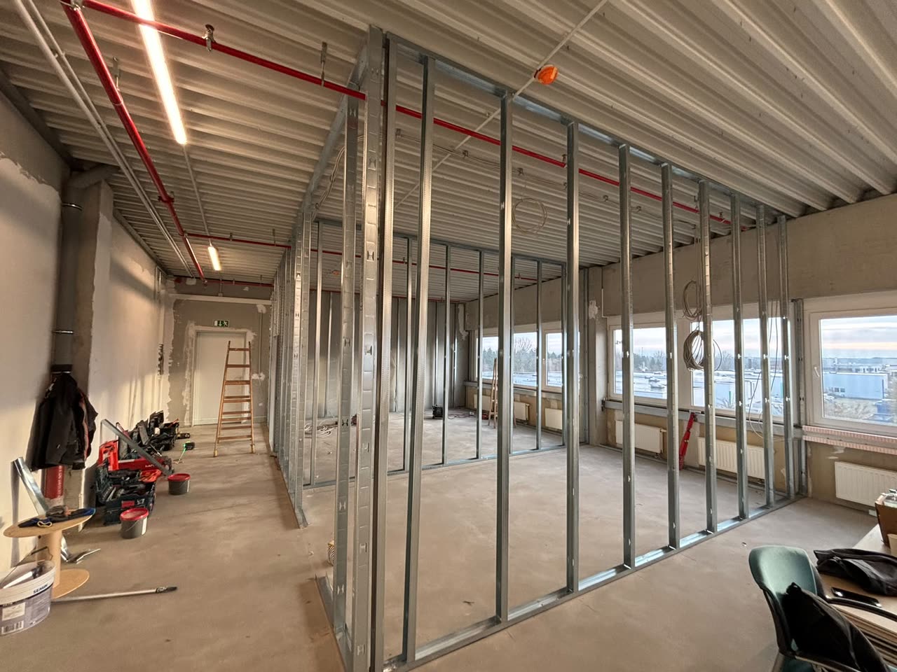Metallständerwerk für Trockenbauwände in einem Innenausbauprojekt